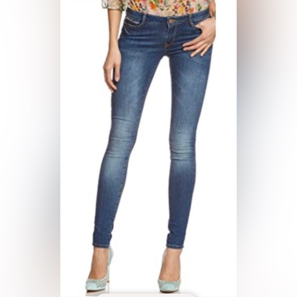 Noisy May size 28?super slim jeans